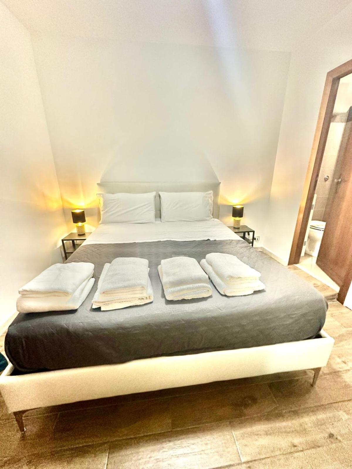 150 Meters From The Colosseum - Appartmento Gladiatore Apartment Rom